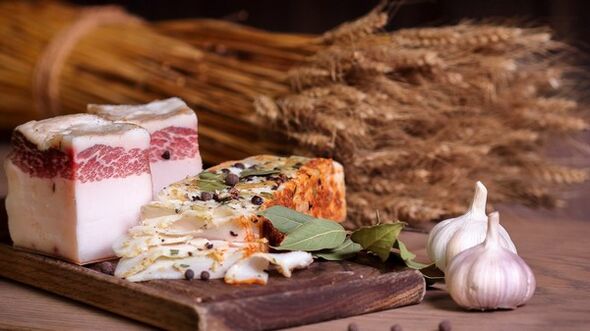 Butter- und Knoblauchsalbe gegen Warzen